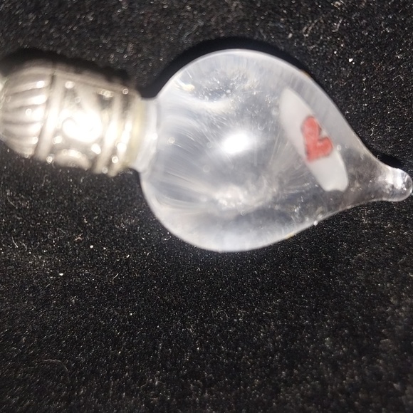 Nicole on a grain of rice - Picture 2 of 5